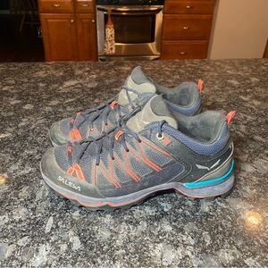 Salewa Shoes MTN Trainer Lite Premium Navy Fluo Coral Women's 8 Mountain